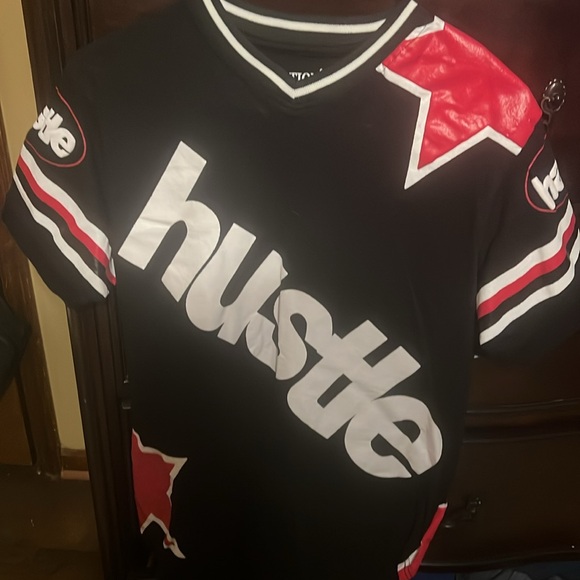 Evolution in design men's top - Picture 6 of 6